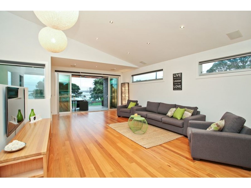 29 The Esplanade, Geelong North VIC 3215