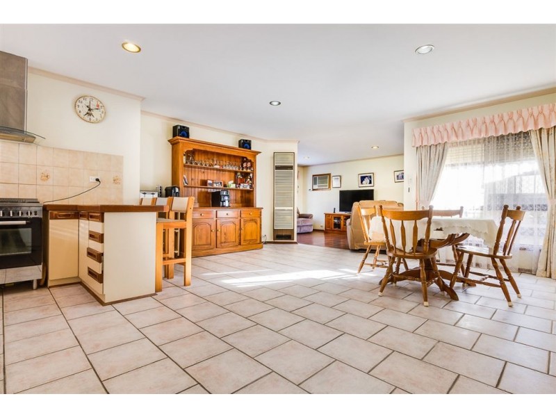 18 Perkins Ave, Hoppers Crossing VIC 3029