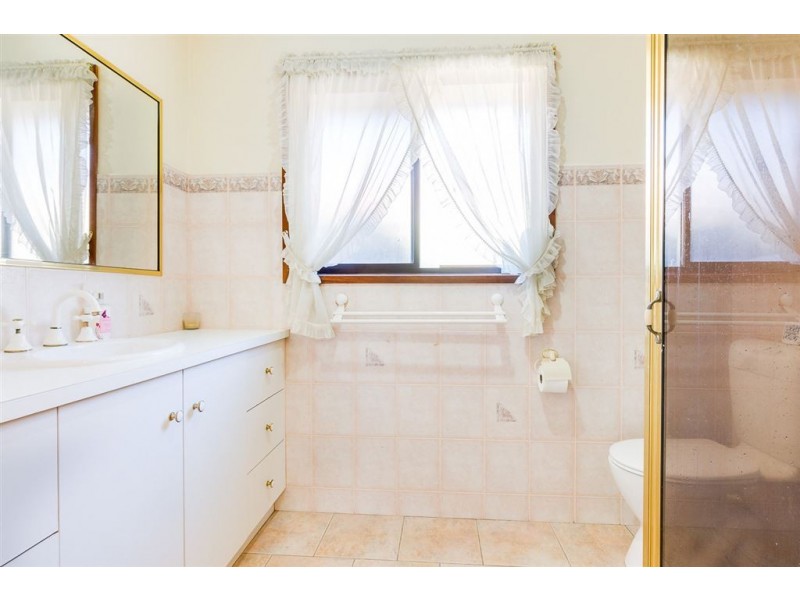 18 Perkins Ave, Hoppers Crossing VIC 3029