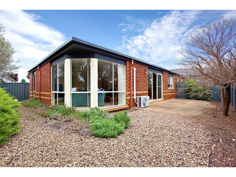 11 Mundi Crescent, Wyndham Vale VIC 3024