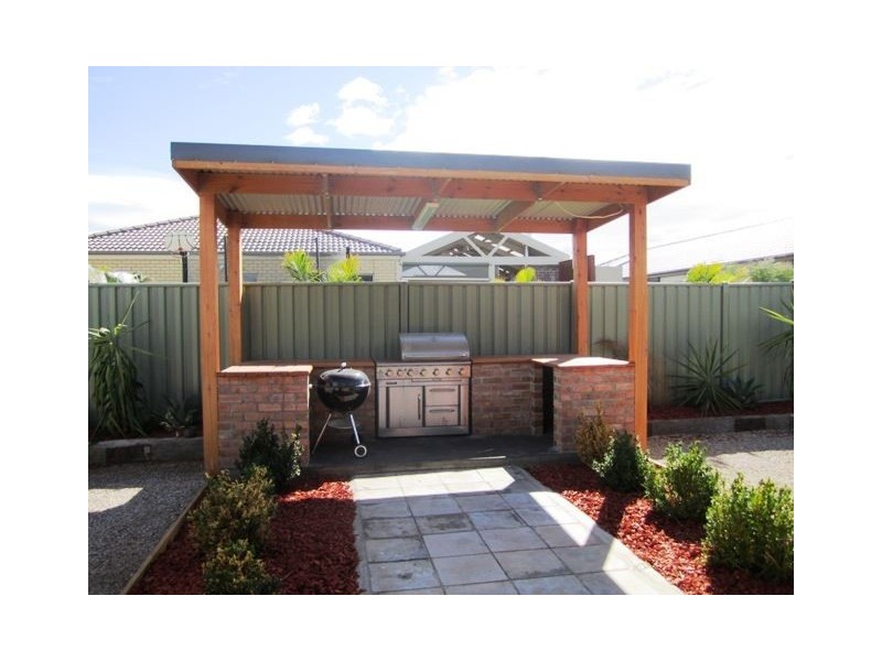 9 Langley Avenue, Wyndham Vale VIC 3024