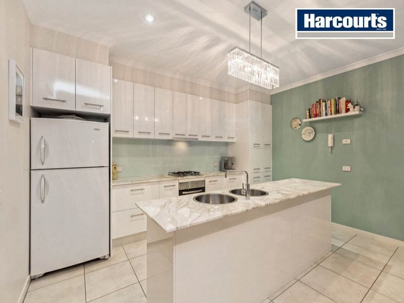 20 Signature Boulevard, Sanctuary Lakes VIC 3030