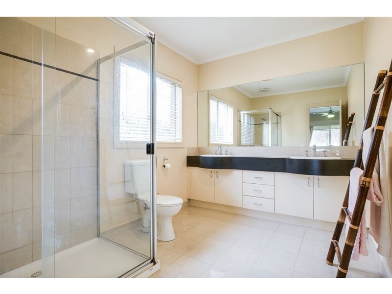 15 Little John Court, Werribee VIC 3030