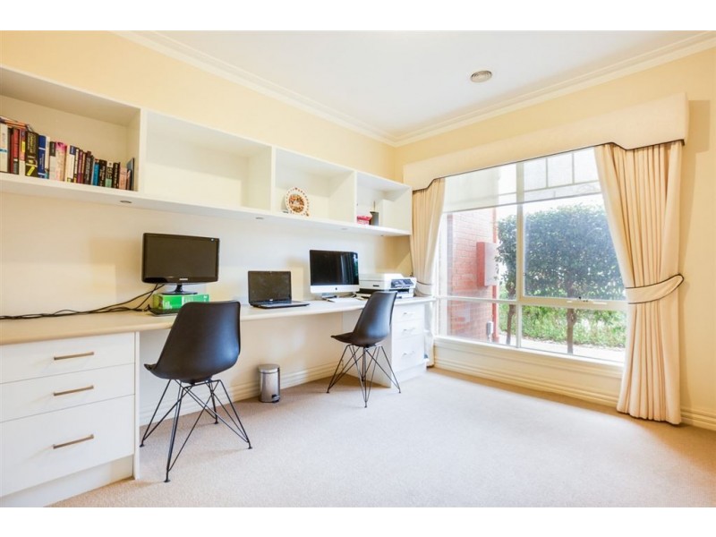 15 Little John Court, Werribee VIC 3030