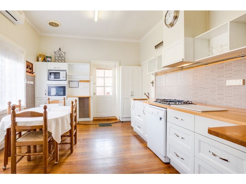 4 College Road, Werribee VIC 3030