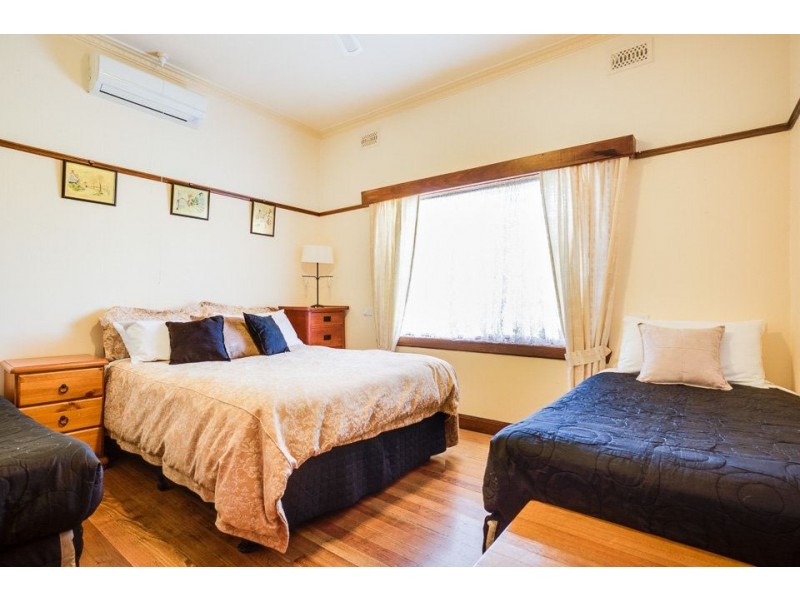 4 College Road, Werribee VIC 3030