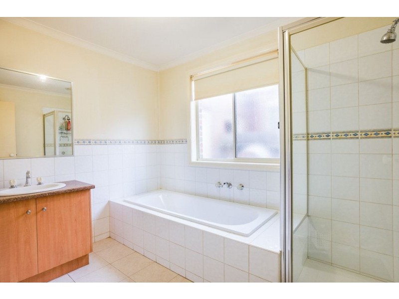 2/9 Governor Close, Tarneit VIC 3029