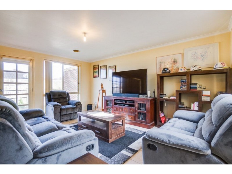 2/9 Governor Close, Tarneit VIC 3029