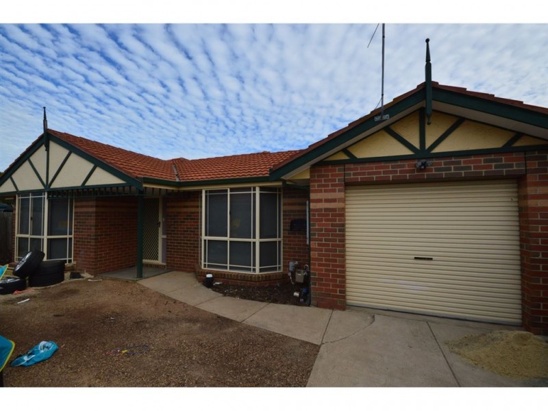 2/37 Bourke Crescent, Hoppers Crossing VIC 3029