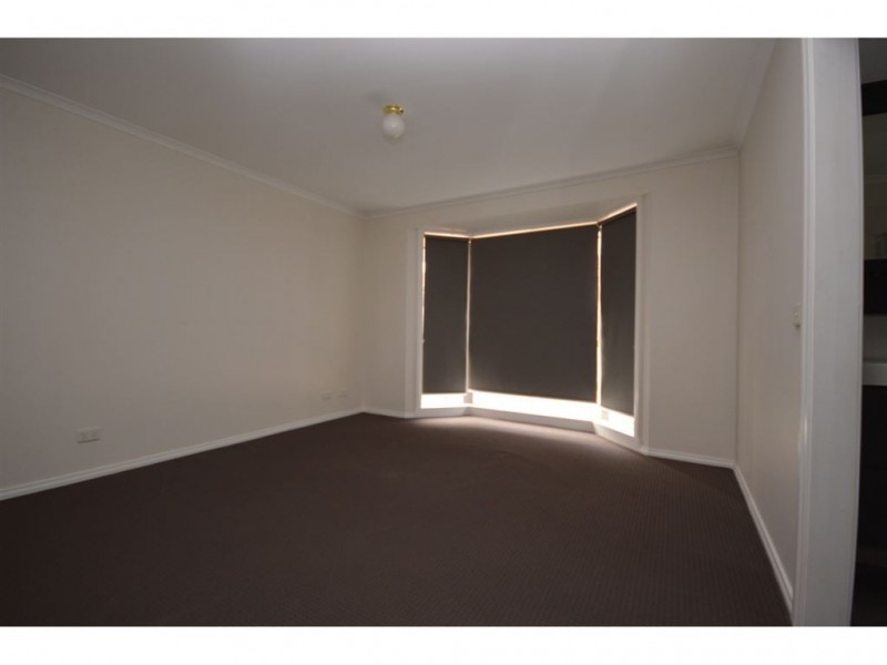 2/37 Bourke Crescent, Hoppers Crossing VIC 3029