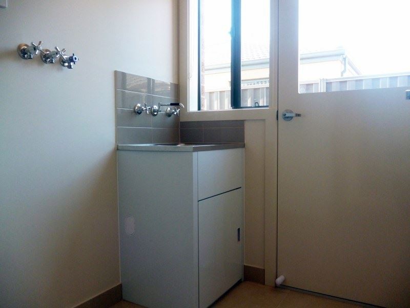 8 Ixora Crescent, Wyndham Vale VIC 3024