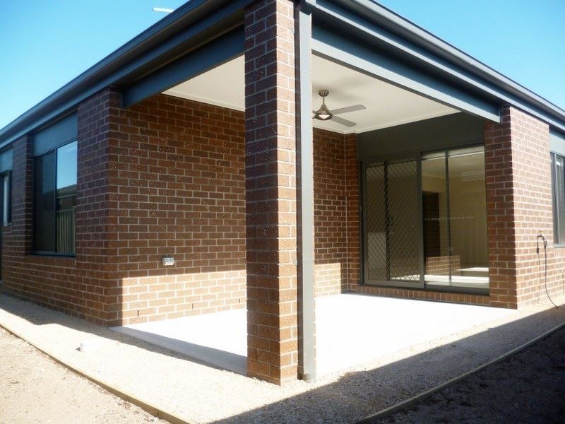 8 Ixora Crescent, Wyndham Vale VIC 3024