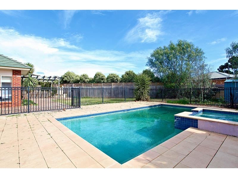 51 St Andrews Drive, Werribee VIC 3030