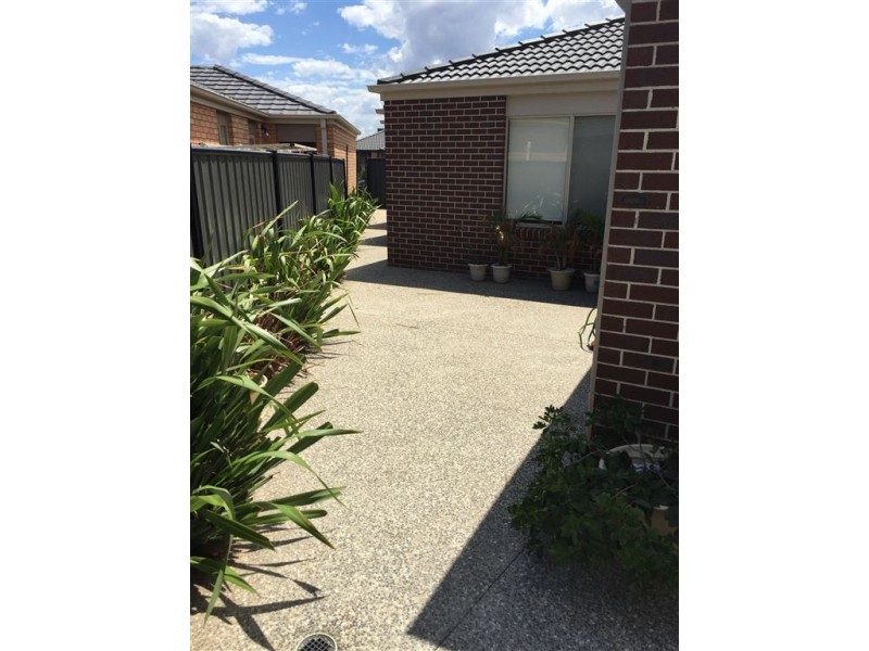 8 Hewett Drive, Point Cook VIC 3030