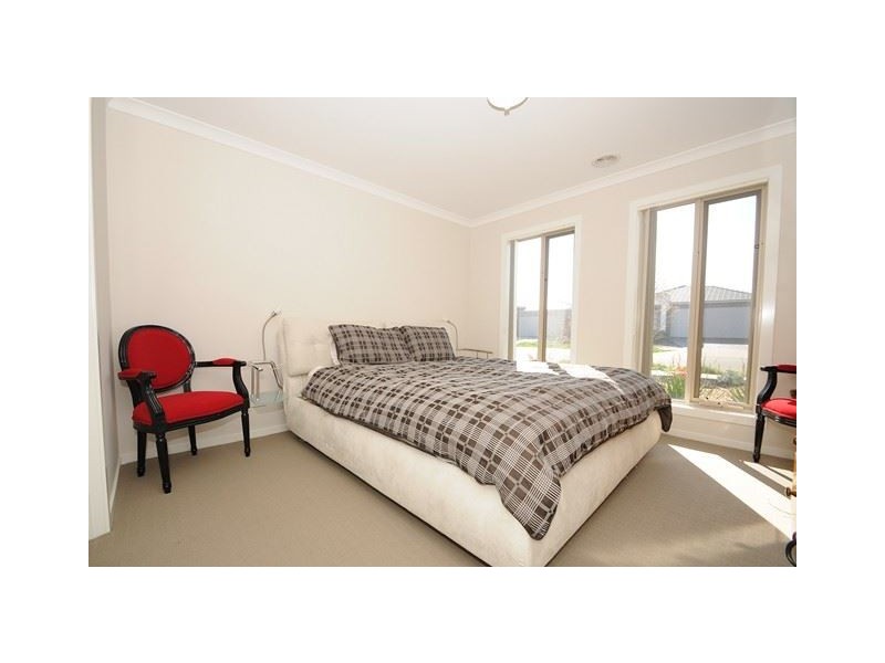 8 Isabella Way, Tarneit VIC 3029