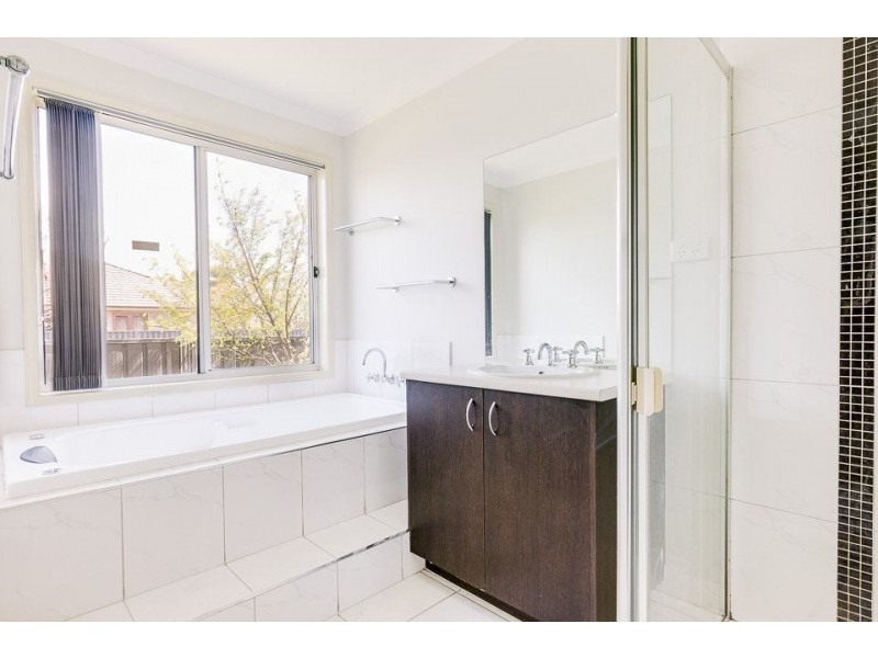 107 Manor Lakes Boulevard, Wyndham Vale VIC 3024