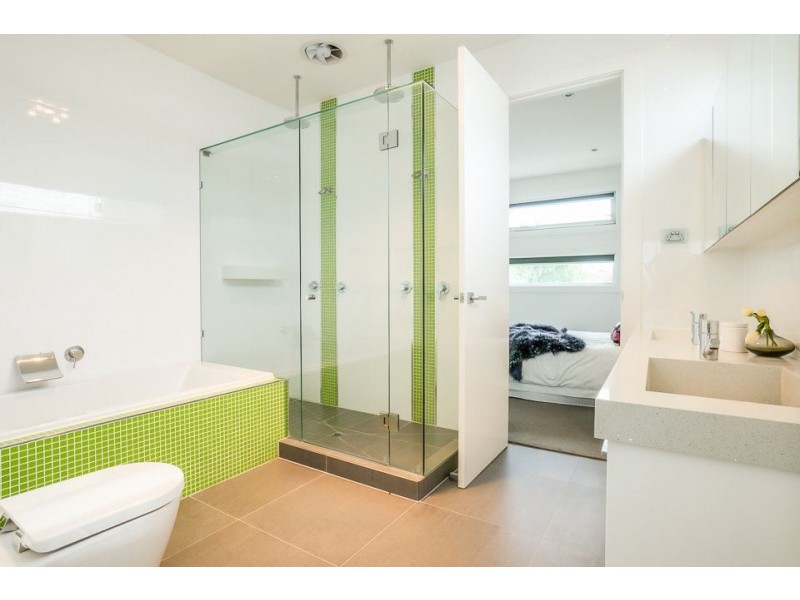 29 The Esplanade, North Shore VIC 3214