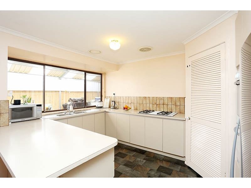 2 Courtney Ave, Hoppers Crossing VIC 3029