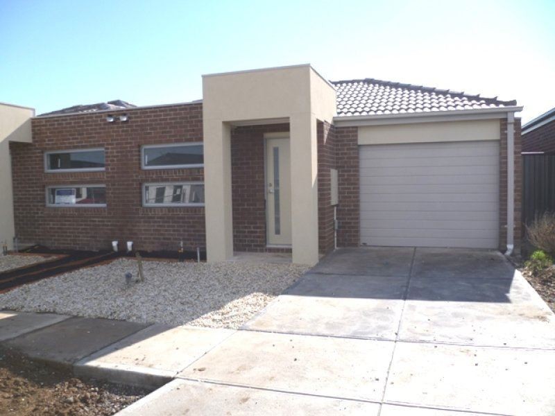 2/8 Flowergum Crescent, Tarneit VIC 3029