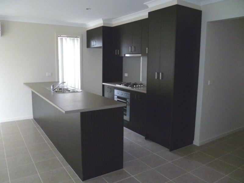 2/8 Flowergum Crescent, Tarneit VIC 3029