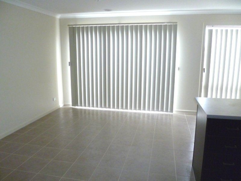 2/8 Flowergum Crescent, Tarneit VIC 3029