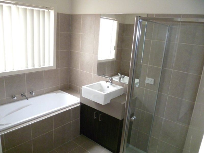 2/8 Flowergum Crescent, Tarneit VIC 3029