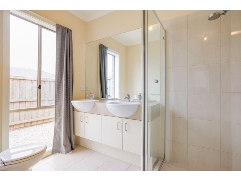 290 Saltwater Promenade, Point Cook VIC 3030