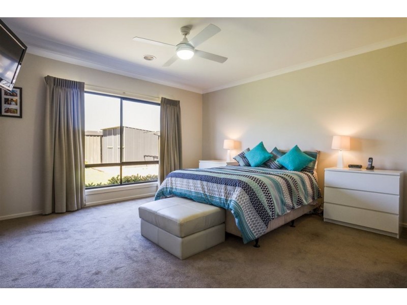 10 Redcliffe Parade, Tarneit VIC 3029