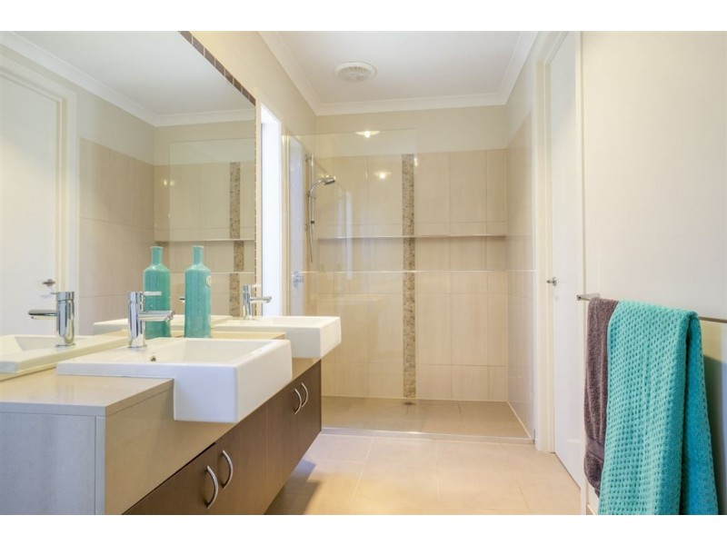 10 Redcliffe Parade, Tarneit VIC 3029