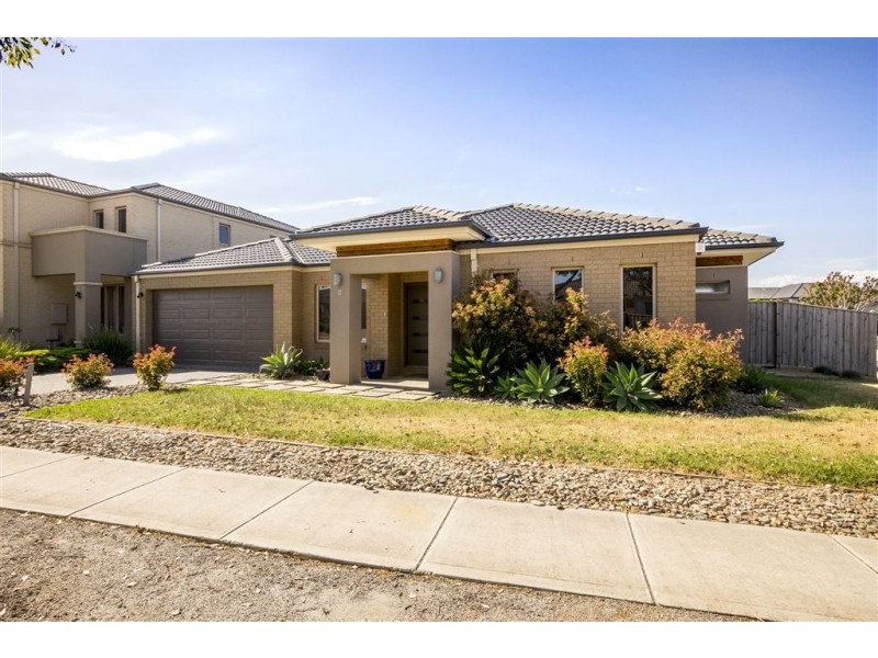2 Grandiflora Grove, Point Cook VIC 3030