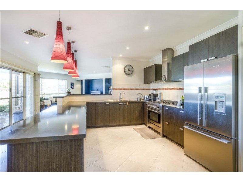 2 Grandiflora Grove, Point Cook VIC 3030