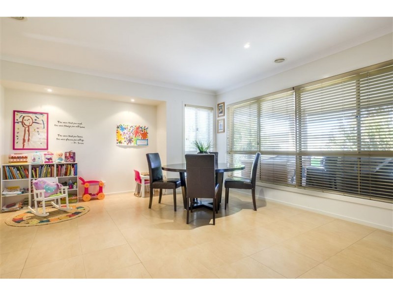 2 Grandiflora Grove, Point Cook VIC 3030