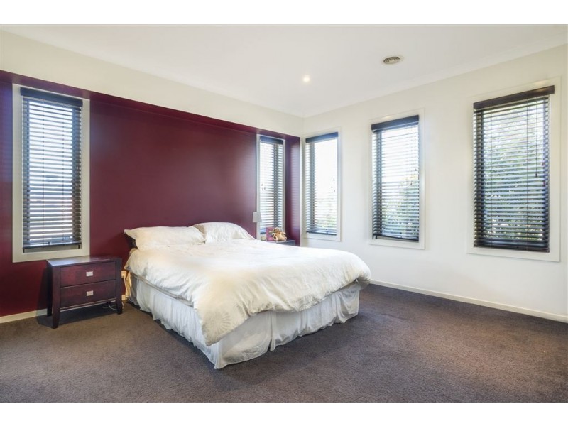2 Grandiflora Grove, Point Cook VIC 3030