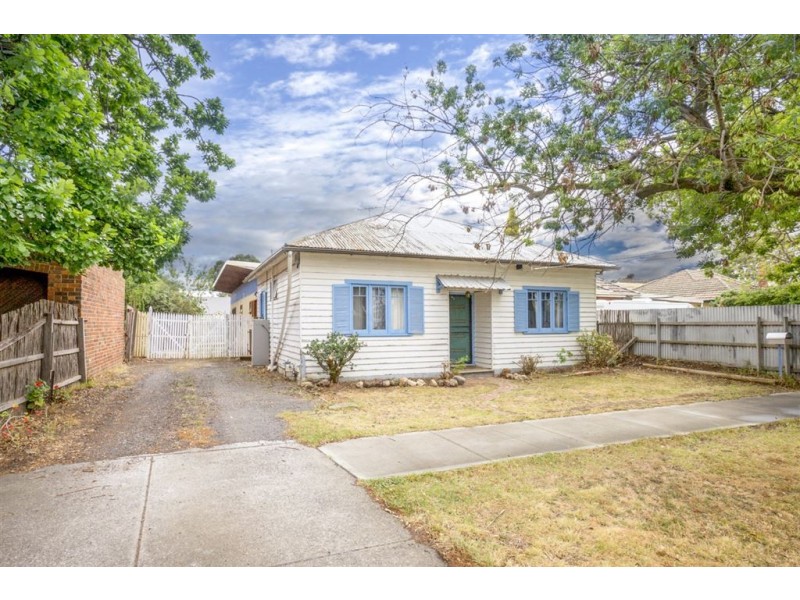 8 Deutgam Street, Werribee VIC 3030
