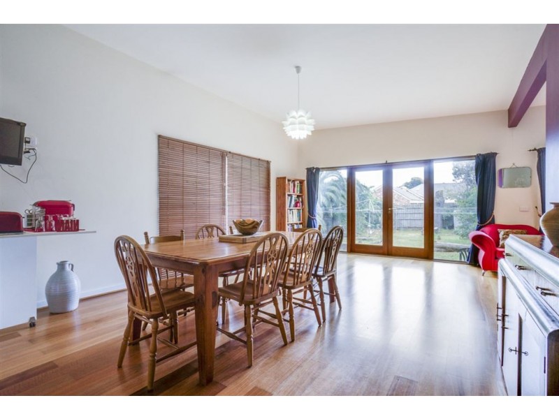 8 Deutgam Street, Werribee VIC 3030