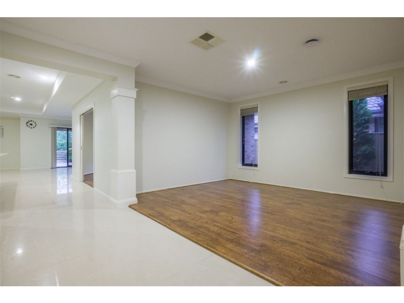 41 Middle Park Drive, Sanctuary Lakes VIC 3030