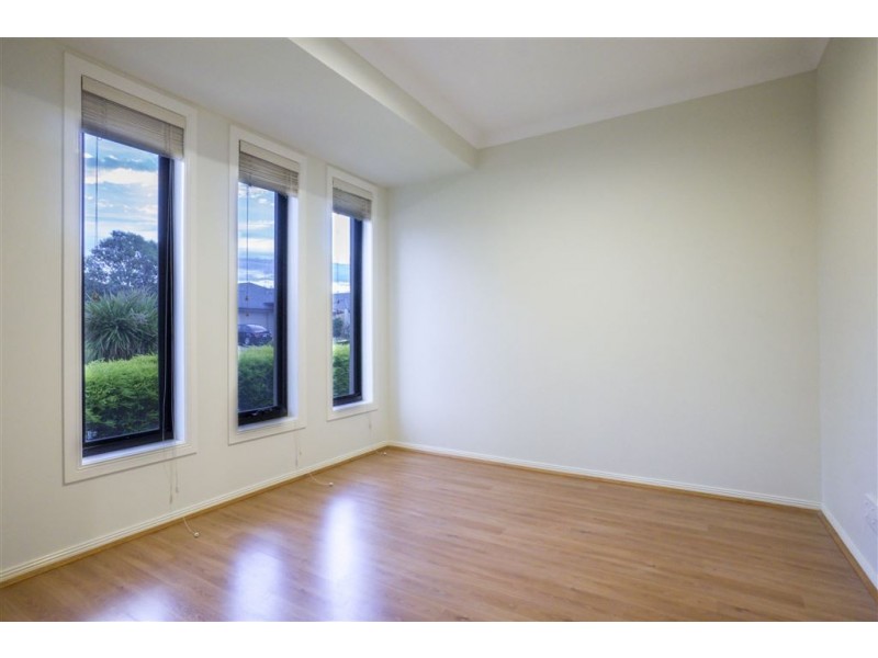 41 Middle Park Drive, Sanctuary Lakes VIC 3030