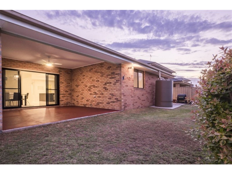 41 Middle Park Drive, Sanctuary Lakes VIC 3030