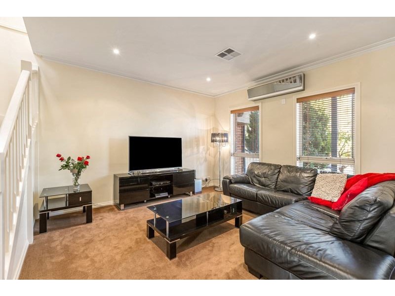 2b Cattanach Crescent, Werribee VIC 3030