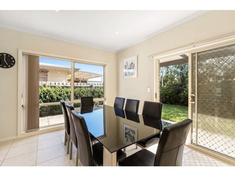 2b Cattanach Crescent, Werribee VIC 3030