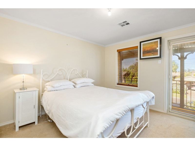 2b Cattanach Crescent, Werribee VIC 3030