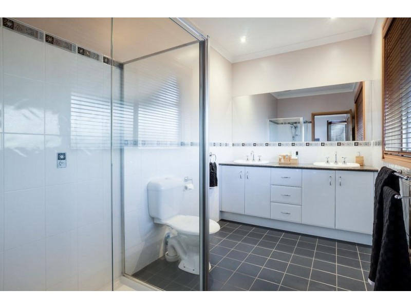 24-26 Evans Way, Werribee VIC 3030