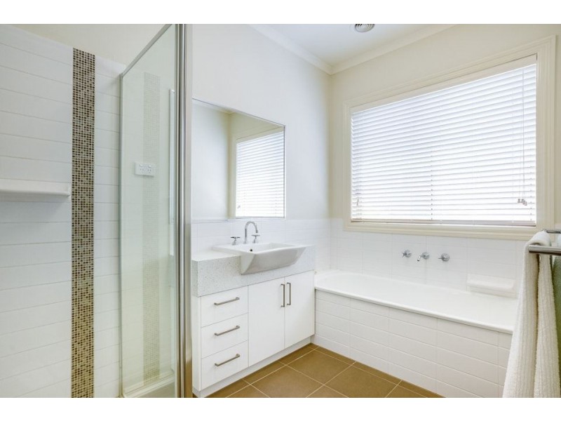 1/1 Penn Close, Werribee VIC 3030