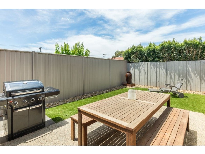 1/1 Penn Close, Werribee VIC 3030