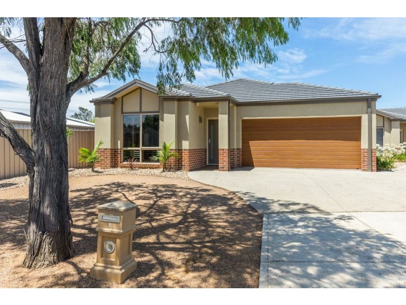 1/1 Penn Close, Werribee VIC 3030