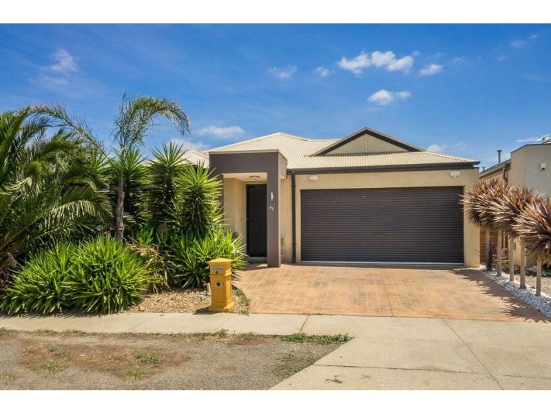 42 St Vincent Way, Caroline Springs VIC 3023