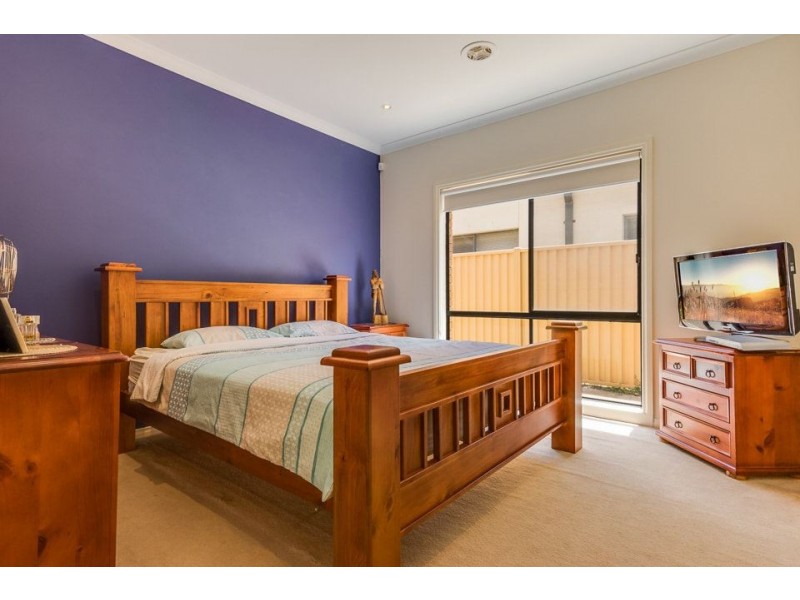 42 St Vincent Way, Caroline Springs VIC 3023