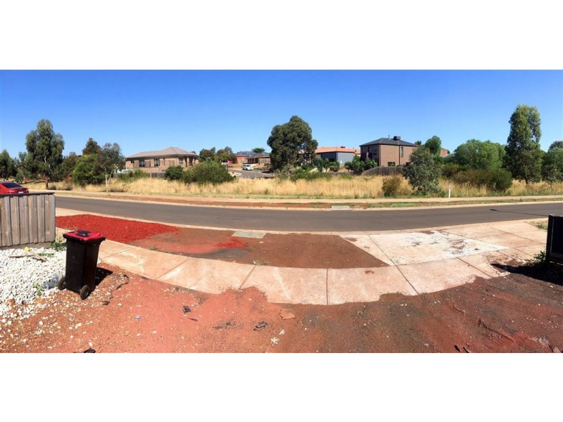 22B Cootamundra Circuit, Melton West VIC 3337