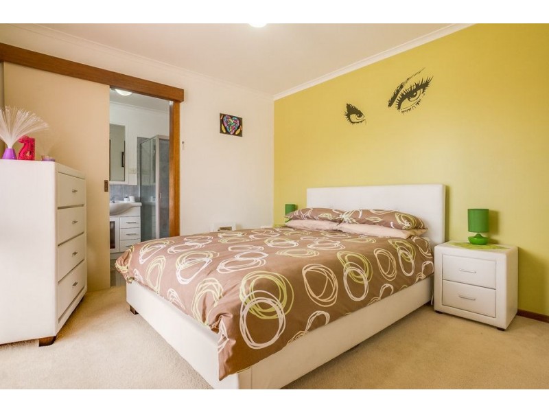 8 Stanford Close, Werribee VIC 3030