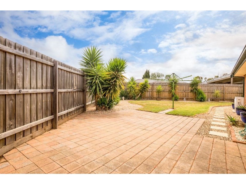 8 Stanford Close, Werribee VIC 3030